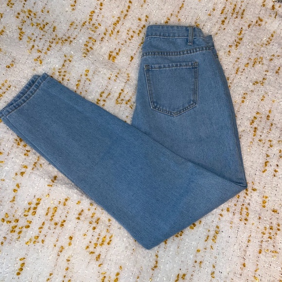 Trending Mom Jeans - Picture 3 of 3